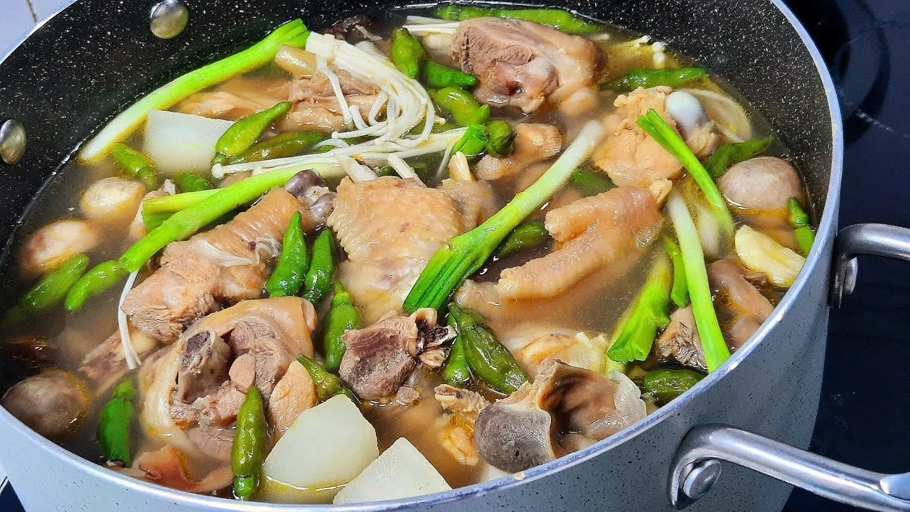 Cách nấu lẩu gà ớt hiểm chua cay Cách nấu lẩu gà ớt hiểm chua cay