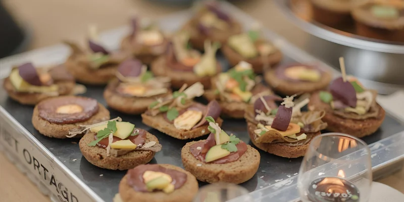 Khái niệm tiệc canapes là gì xuất phát từ những bữa tiệc hoàng gia Pháp