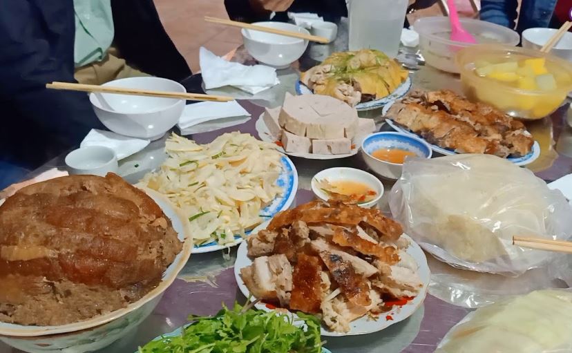 Thiết kế thực đơn đủ món theo mùa vụ giúp bạn đặt tiệc cưới dưới 10 bàn tiết kiệm