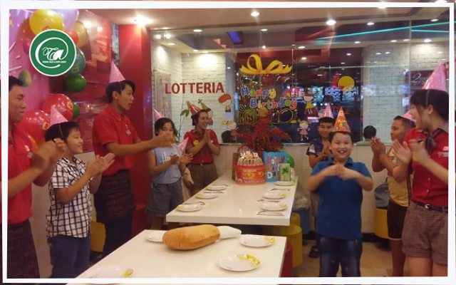 Cửa hàng KFC cùng bé đón sinh nhật